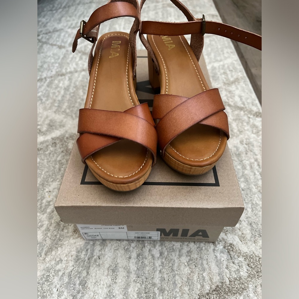 MIA Tan Cross-Strap Sandal Clogs Size 6 - Picture 2 of 7
